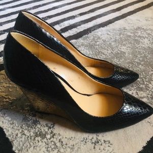 Gianni Bini Snakeskin Black/Gold Wedge Heel